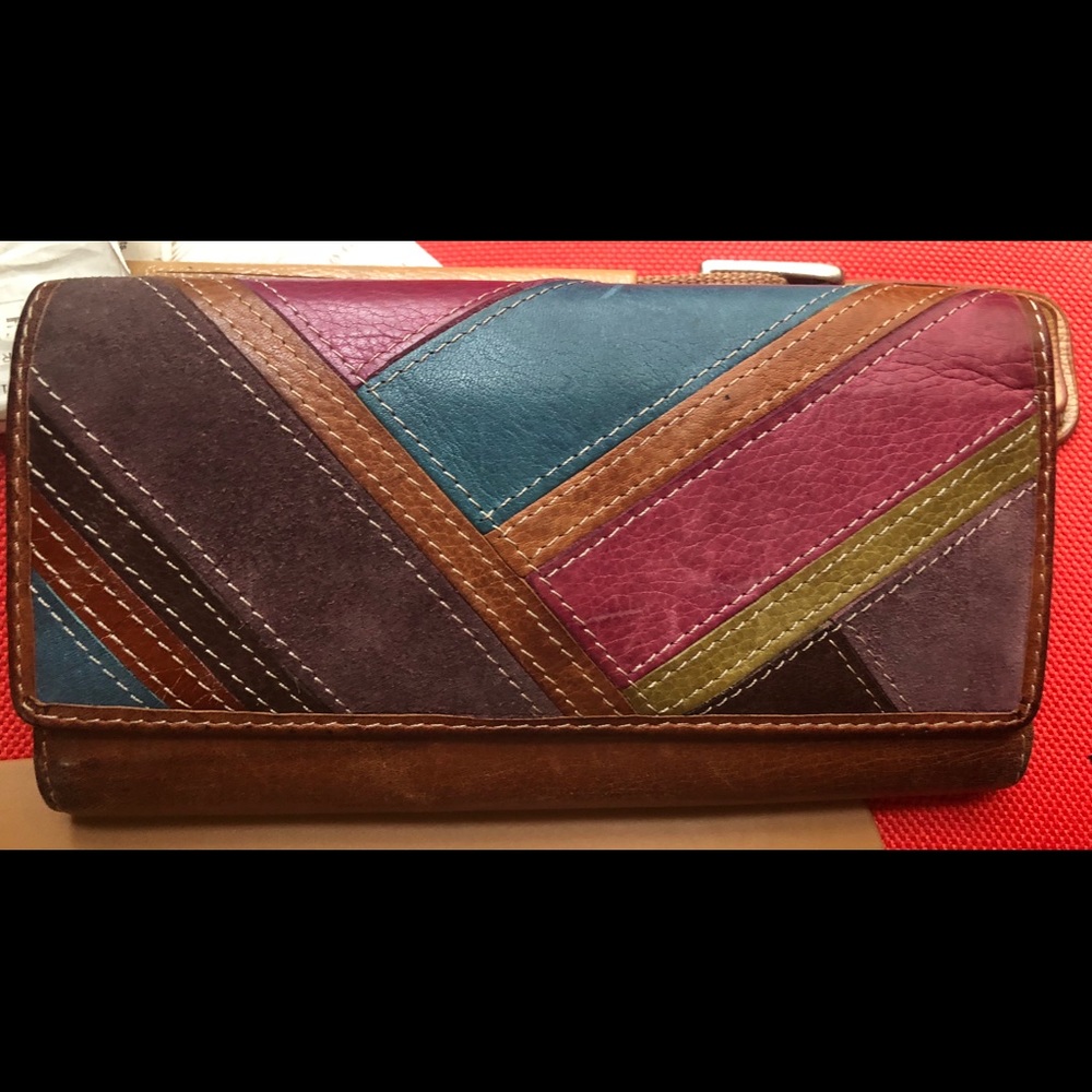 Fossil used clutch